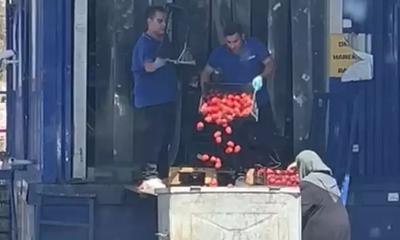 Ticaret Bakanlığı’ndan Açıklama: “Domatesler Çöpe Dökülmedi, Salçalık-Sosluk Olarak Satıldı”