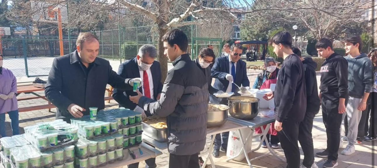 Burdur Bucak’ta Mehmet Cadıl Anadolu Lisesi’nde tavuk-pilav etkinliği - Birlik Haber Ajansı