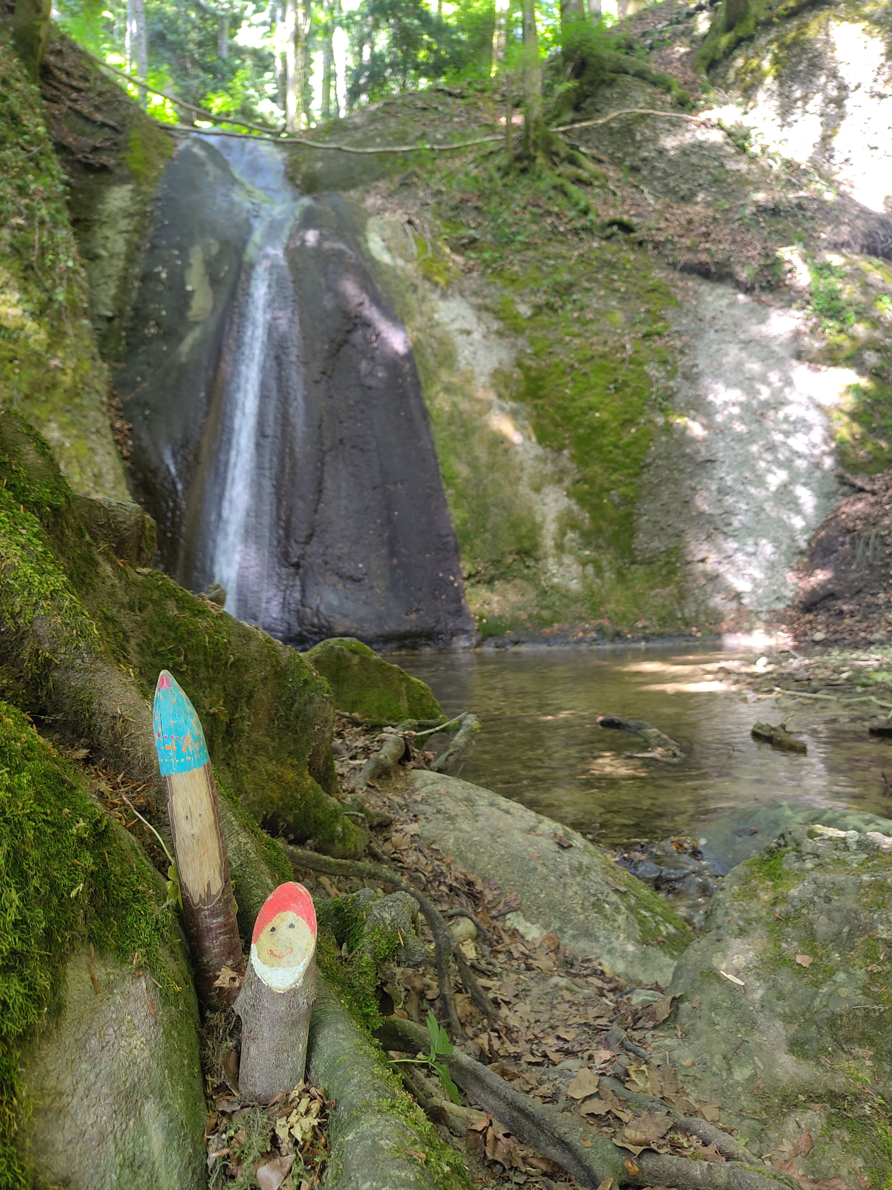 wasserfall mit Zwergen