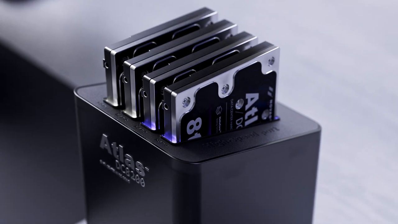 Atlas DC8200 Hard Drive Product Animation