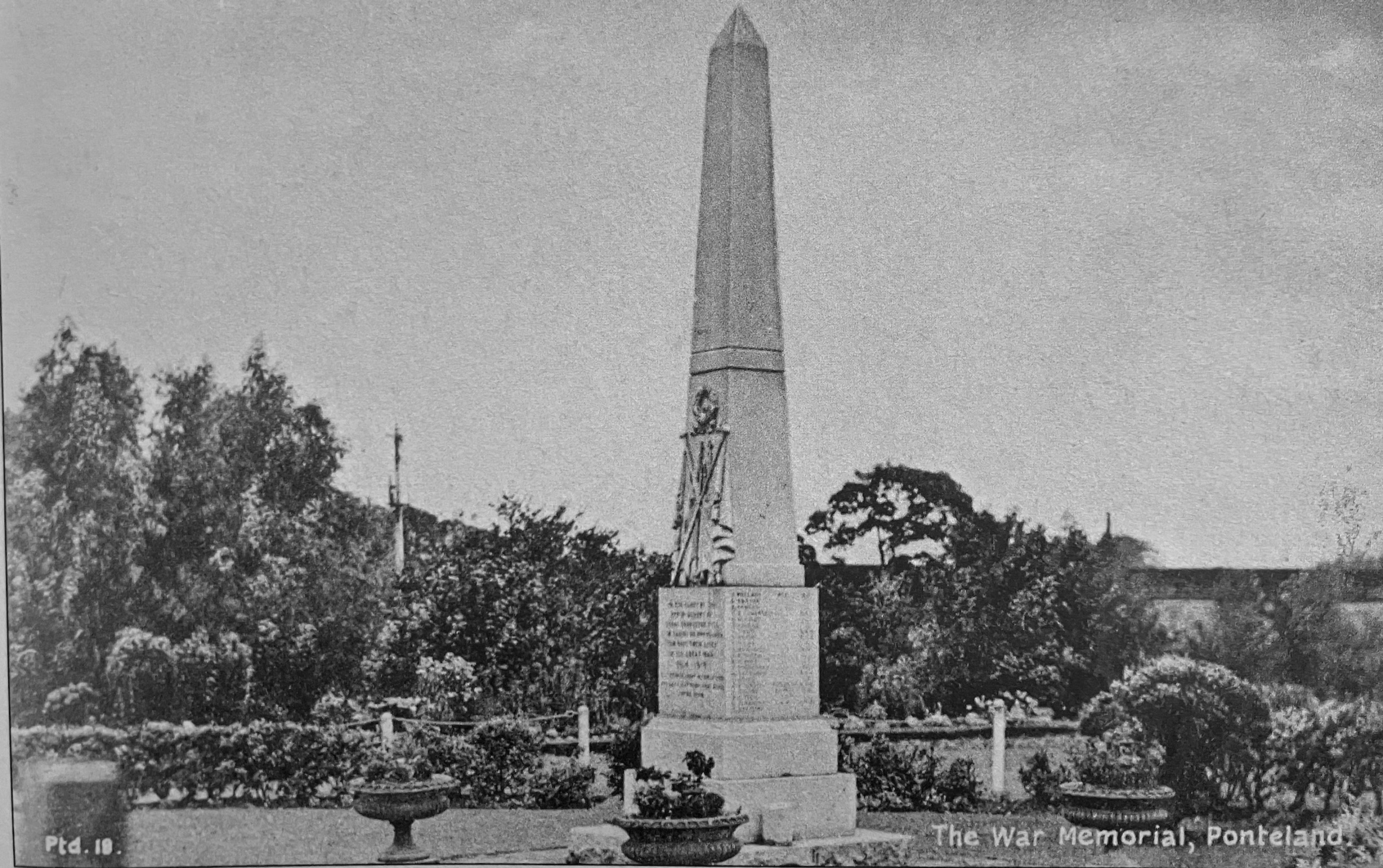 War Memorial, obelisk (2 of 2)