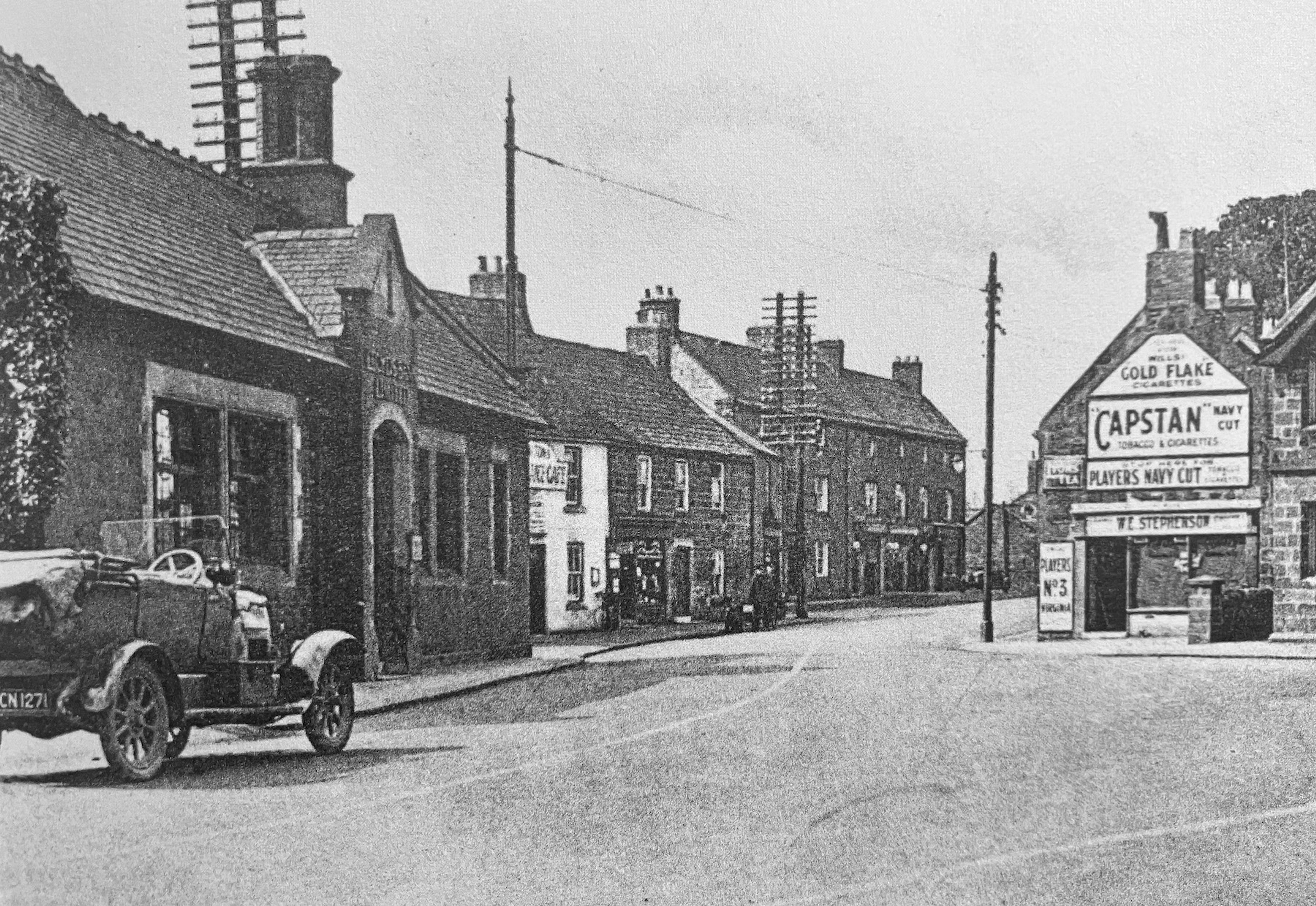Lloyds Bank, earlier a toll house (4 of 6)