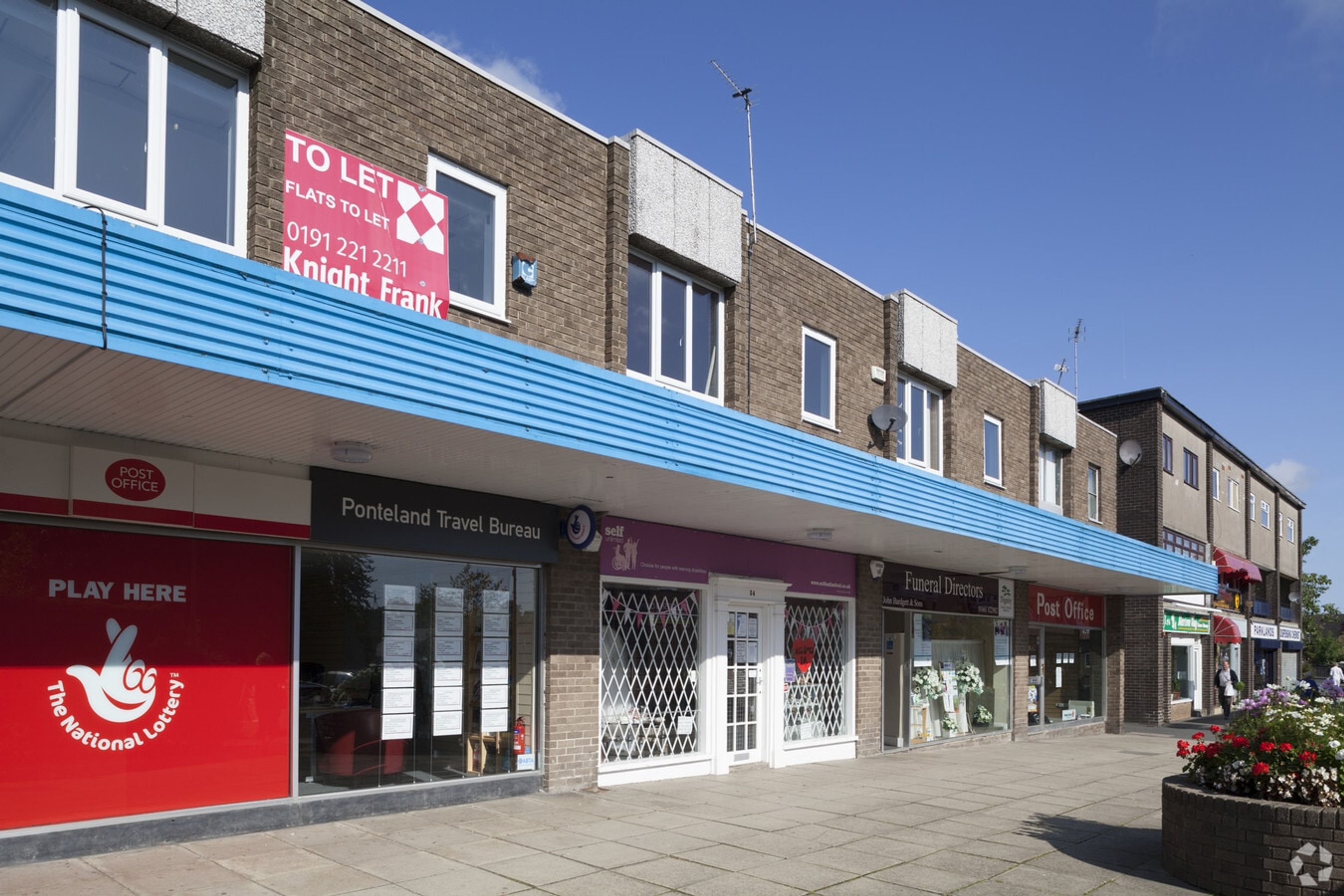 Merton Way, 1960's shopping centre (2 of 5)