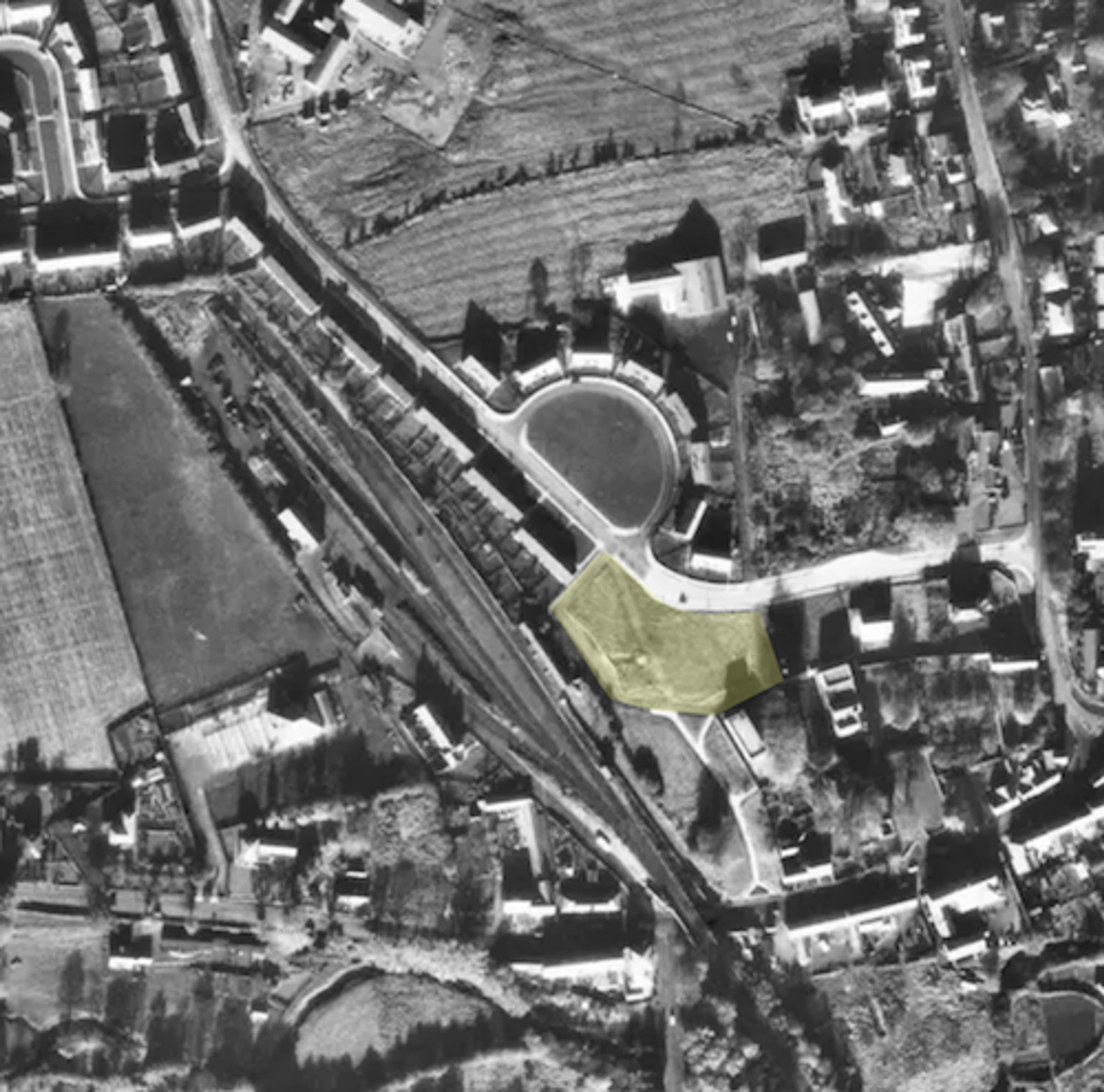 Merton Way, 1960's shopping centre (4 of 5)
