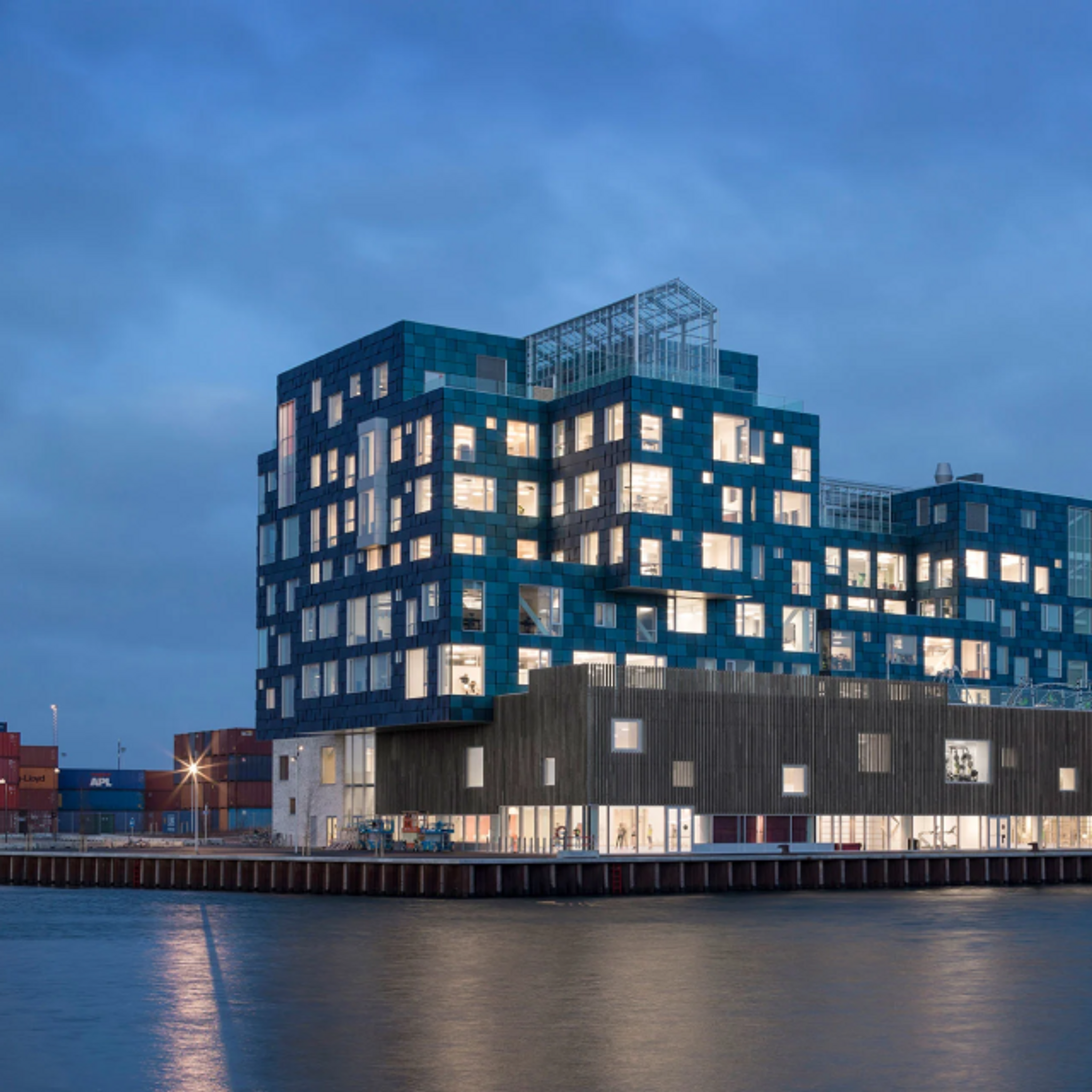 Copenhagen International School with its 12.000 solar panels