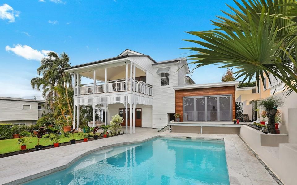 Florida single-family home with green landscaping