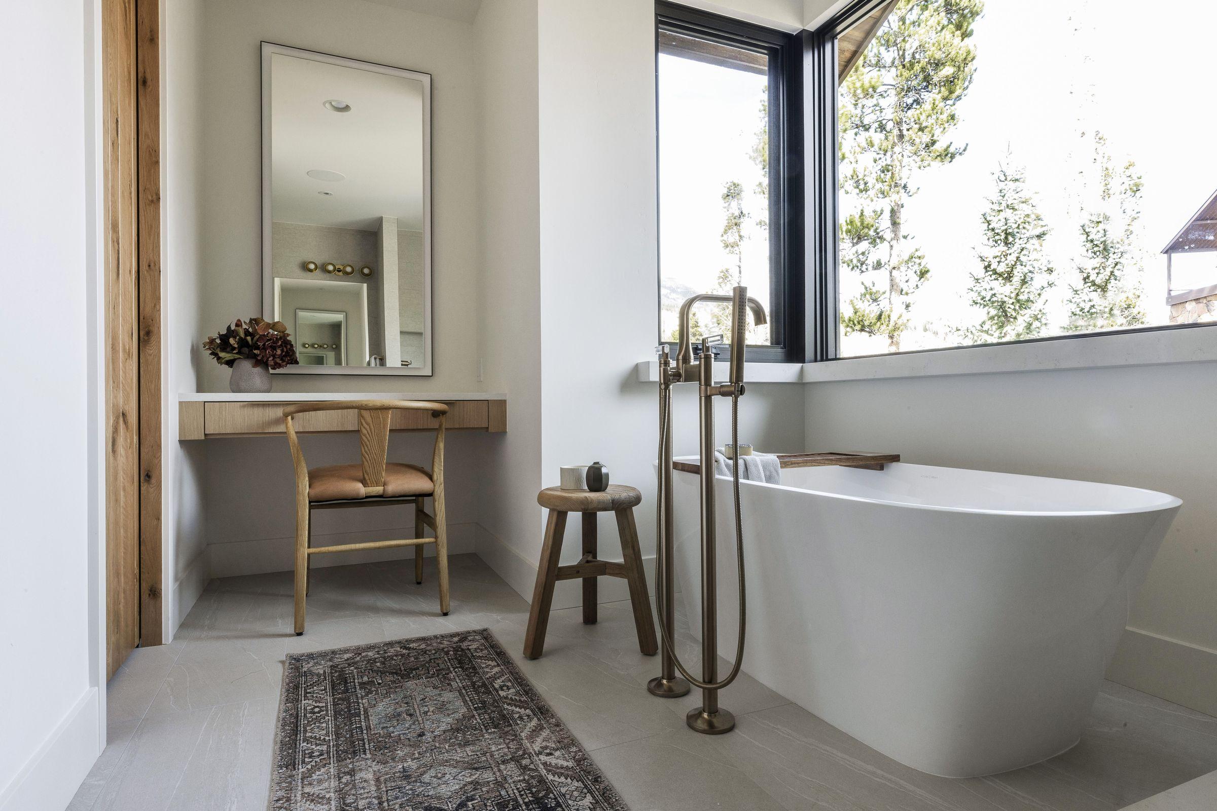 Bath with the tub set to the windows, Windflower residence, Frisco