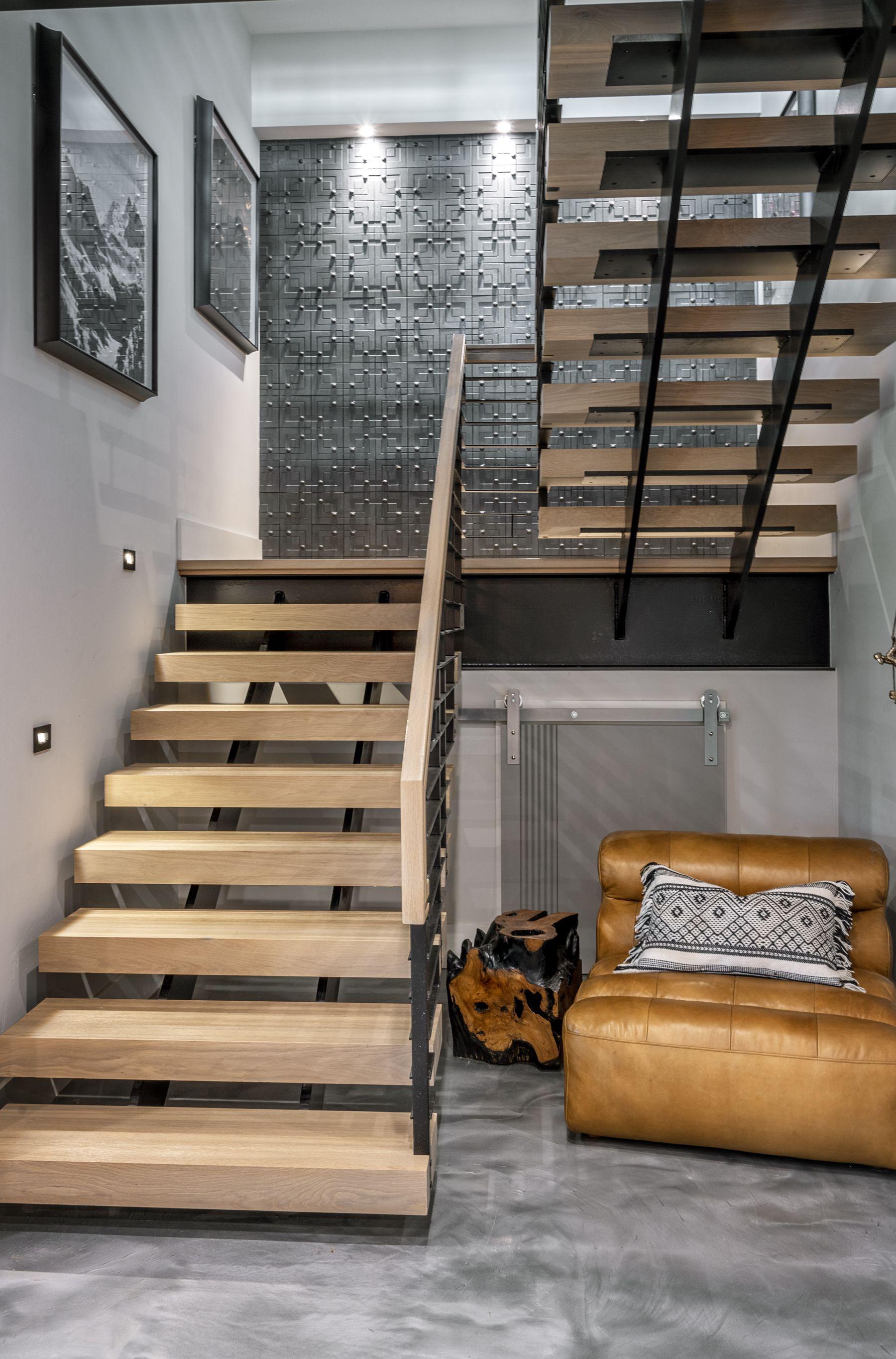 Floating timber stair treads carried on steel stringers