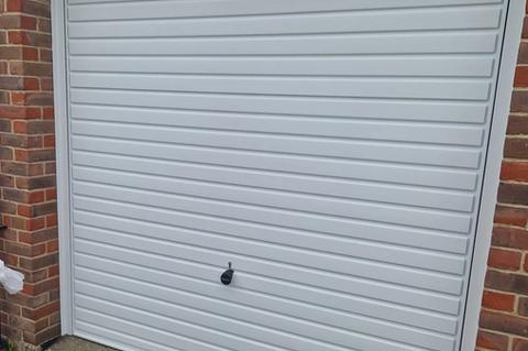 Manual garage door