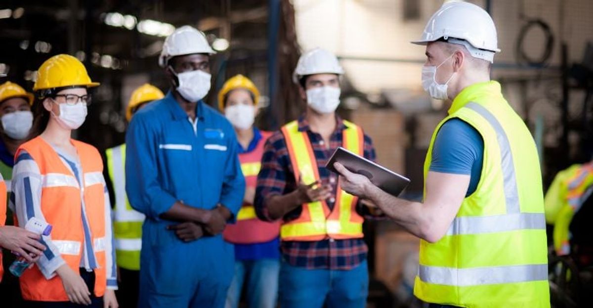 trabalhadores-treinamento-obra