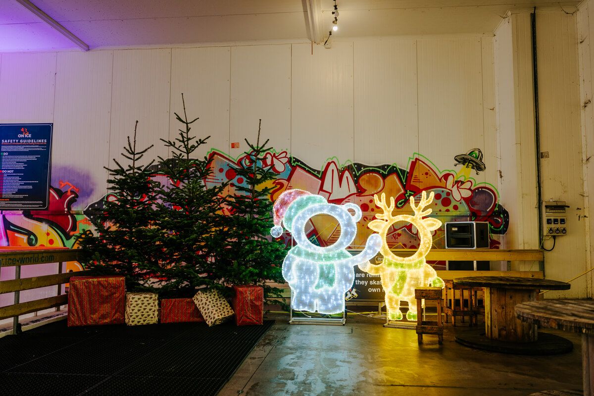 Step into the festive spirit at On Ice Marina Market in Cork! Set within the vibrant Marina Market, our rink brings Christmas magic to one of the city's coolest spots. Whether you're a first-time skater or confident on the ice, you'll love the cosy lights, buzzing atmosphere, and seasonal fun that make skating here so unique.