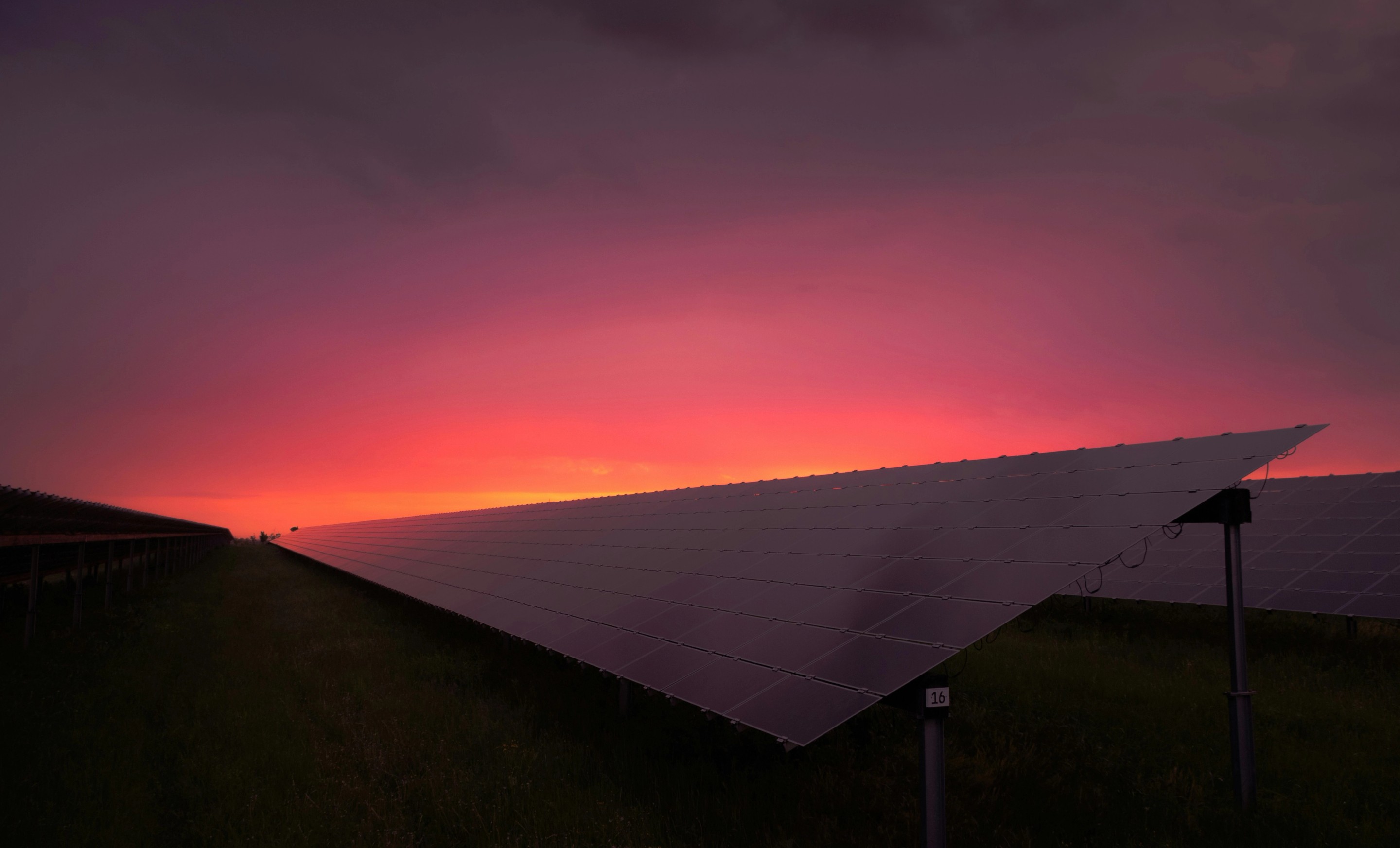 A complete guide to solar panels, batteries, and energy independence ...