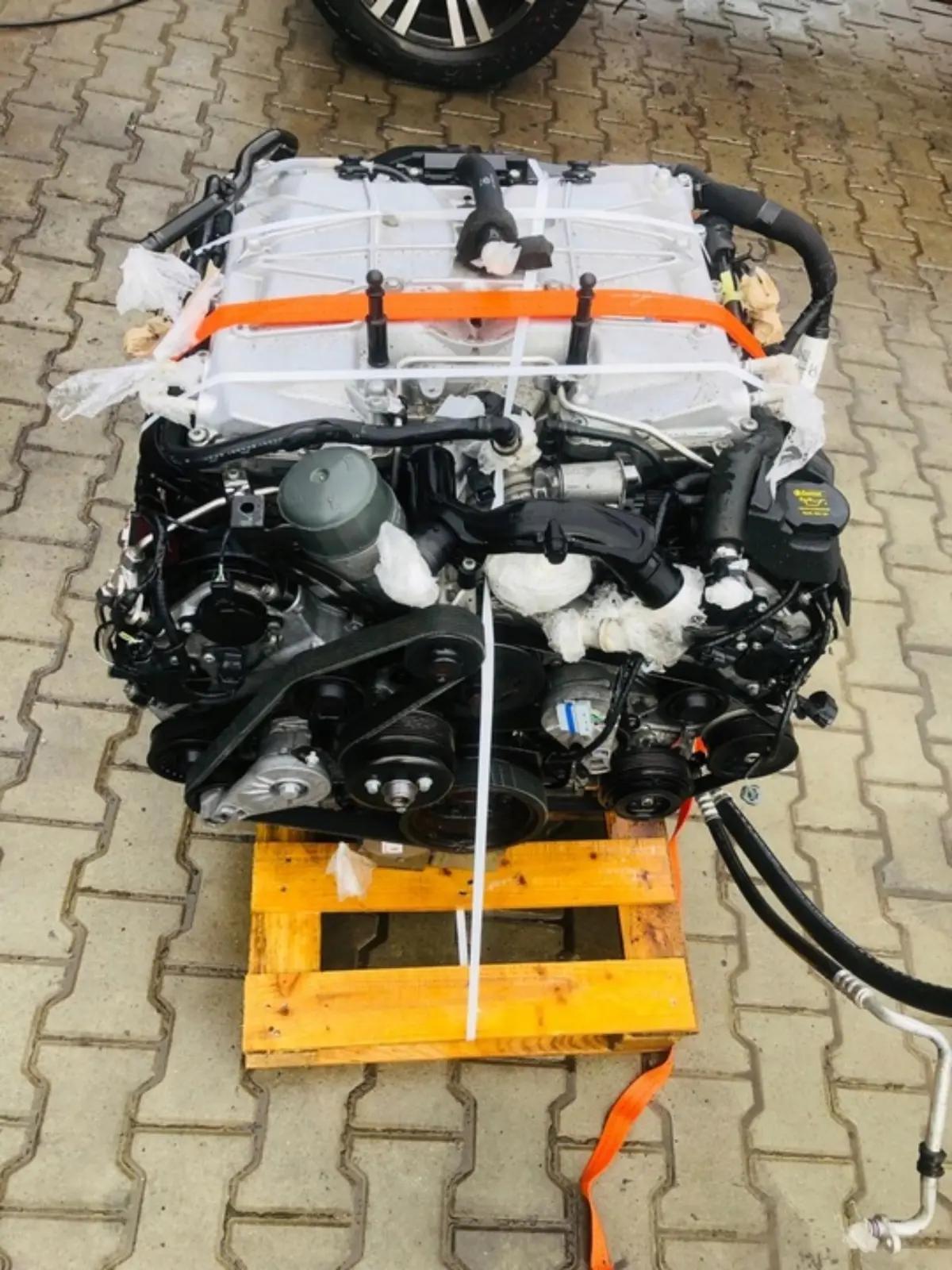 Range Rover SVR 5.0 Supercharged (508 PS) engine