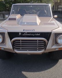 Selling Lamborghini LM 002 1988