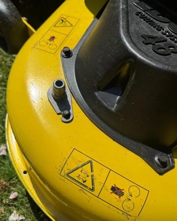 JOHN DEERE X165 Zitmaaier 120 uur + accessoires