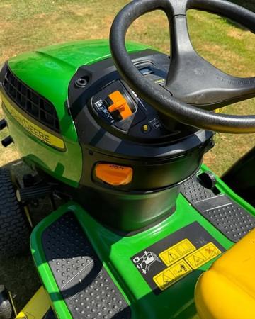 JOHN DEERE X165 Zitmaaier 120 uur + accessoires