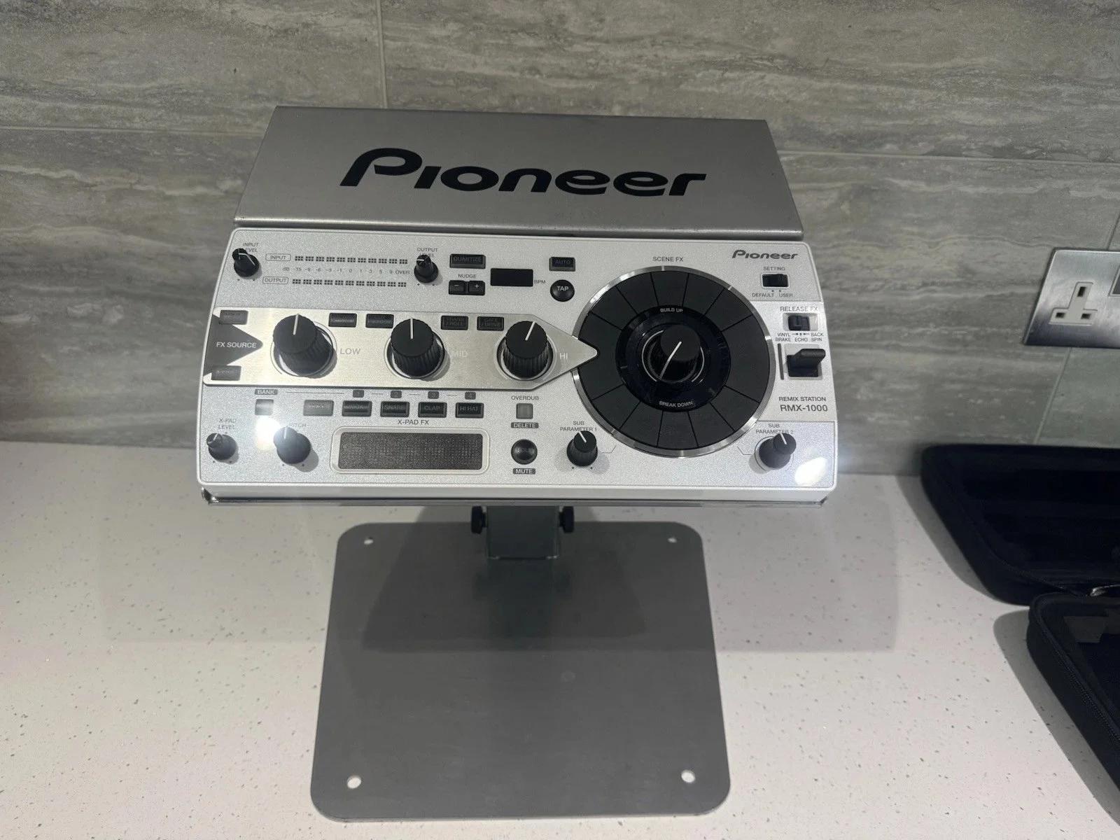 2 x Pioneer CDJ 2000 witte mixers + DJM 900W + RMX 1000W + extra's | Professional audio equipment | Amsterdam | 5