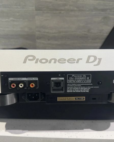 2 x Pioneer CDJ 2000 witte mixers + DJM 900W + RMX 1000W + extra's | Professional audio equipment | Amsterdam | 6