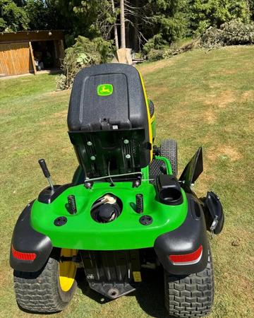 JOHN DEERE X165 Zitmaaier 120 uur + accessoires