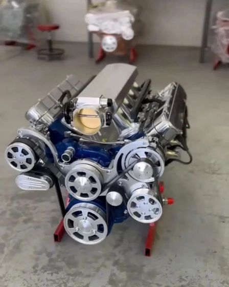 High Performance V8 Engine with Automatic Transmission | Machine-building equipment | Dudelange | 4