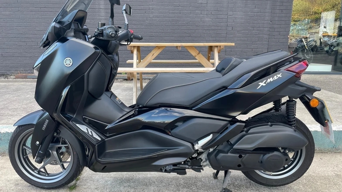 Yamaha X-Max 125 Tech Max uit 2024 in zwart | Motor vehicles | Amsterdam | Ad gallery (SEO) | 3