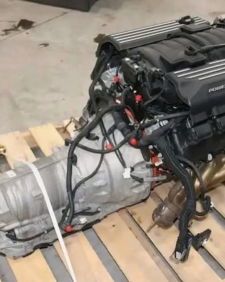 Buy Dodge 6.4L SRT Hemi (392 ci) V8 engine paired ZF 8HP70 8-speed Automatic Transmission For Sale | Dodge | Stuttgart | 2