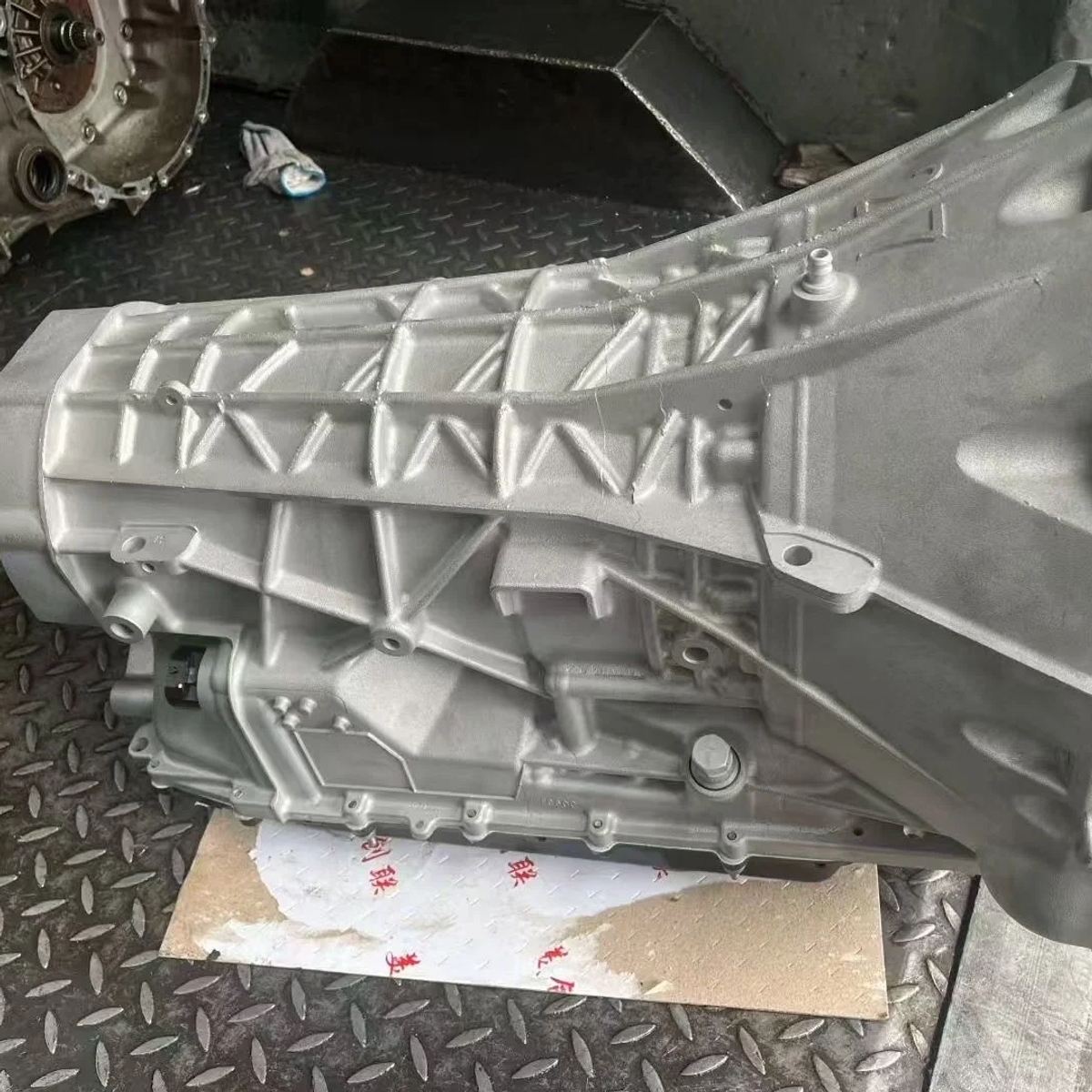 Boîte de vitesses automatique Ford 10R80 à 10 rapports - Installation facile | Ford | Nice | Ad gallery (SEO) | 1