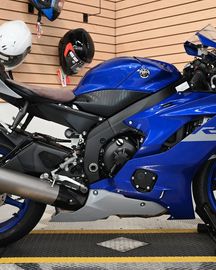 2020 YAMAHA R6 ...... Contact me on WhatsApp: +447833483811