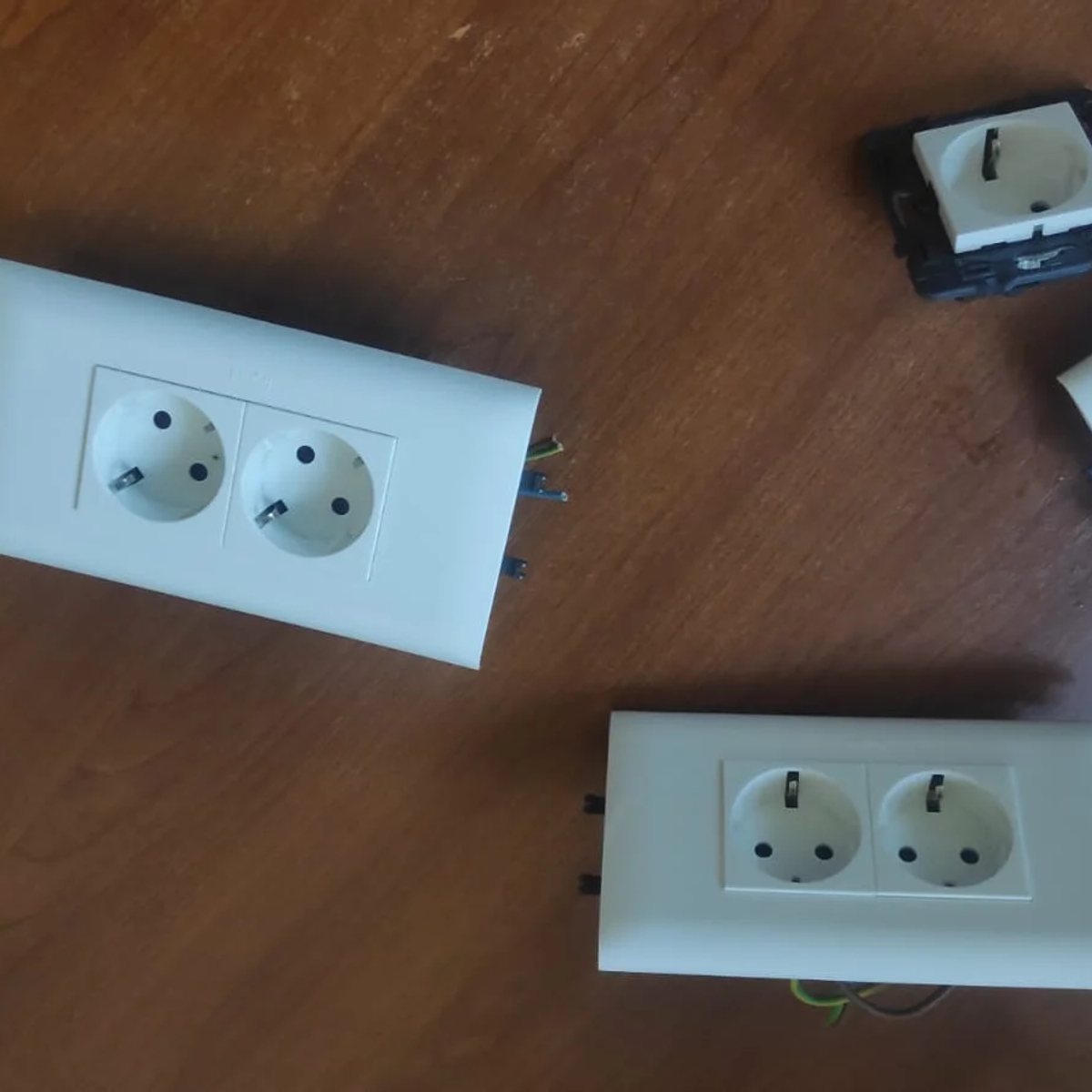 Double sockets/outlets Legrand for parapet trunking systems – complete set | Electricity | Zagreb | Ad gallery (SEO) | 1