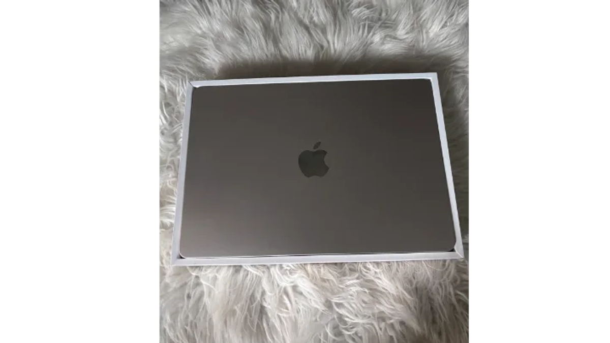 13-inch MacBook Air with M2 chip - Starlight | Laptops | Essen | Ad gallery (SEO) | 3