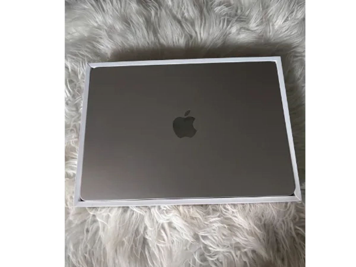 13-inch MacBook Air with M2 chip - Starlight | Laptops | Essen | Ad gallery (SEO) | 2