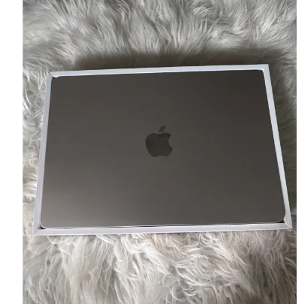 13-inch MacBook Air with M2 chip - Starlight | Laptops | Essen | Ad gallery (SEO) | 1
