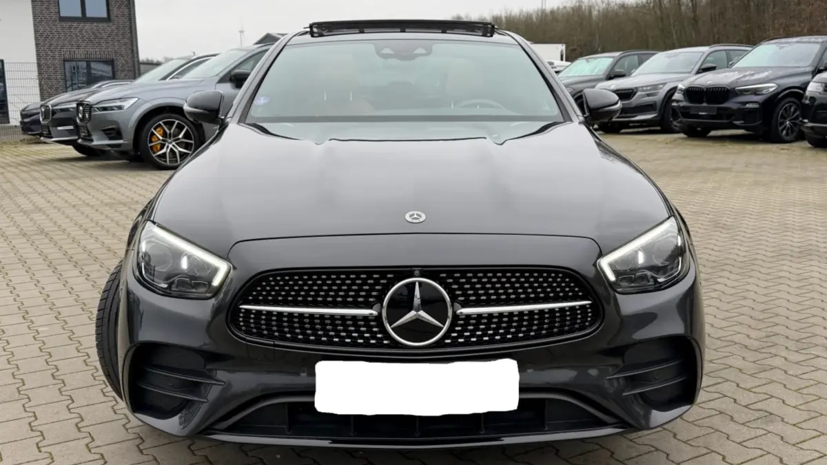 Mercedes-Benz E 300e AMG Line - Hybride - Automatique - 333 hp - 92.193 km | Mercedes-Benz | Lyon | 3