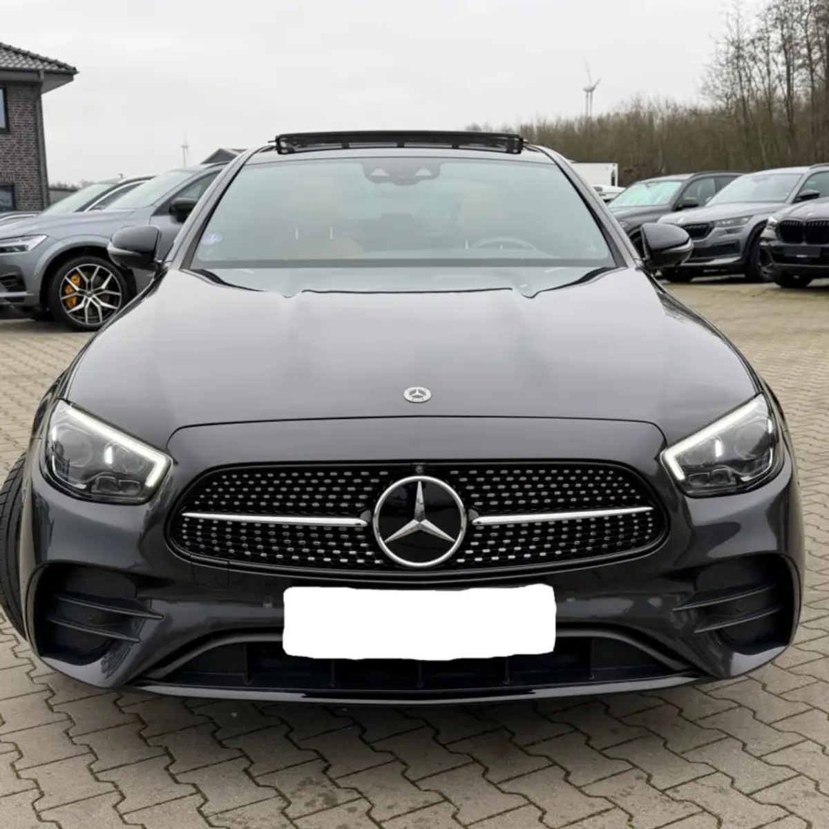 Mercedes-Benz E 300e AMG Line - Hybride - Automatique - 333 hp - 92.193 km | Mercedes-Benz | Lyon | 1