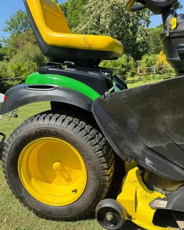 JOHN DEERE X165 Zitmaaier 120 uur + accessoires