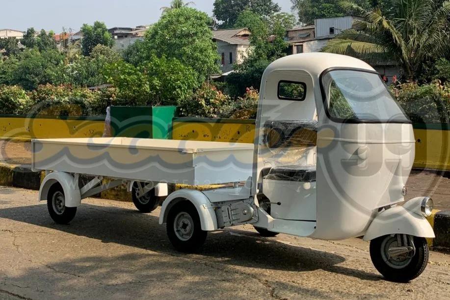 Ape Bajaj Pentaro Vintage Utility Trike for Modern Business