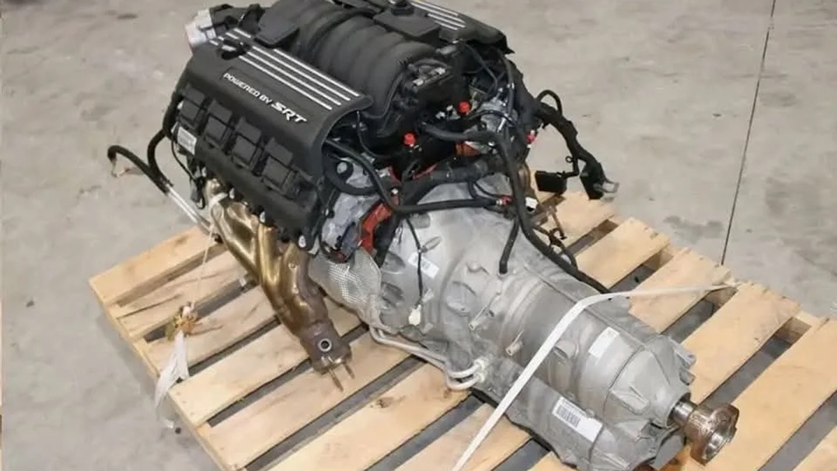 Buy Dodge 6.4L SRT Hemi (392 ci) V8 engine paired ZF 8HP70 8-speed Automatic Transmission For Sale | Dodge | Stuttgart | Ad gallery (SEO) | 3