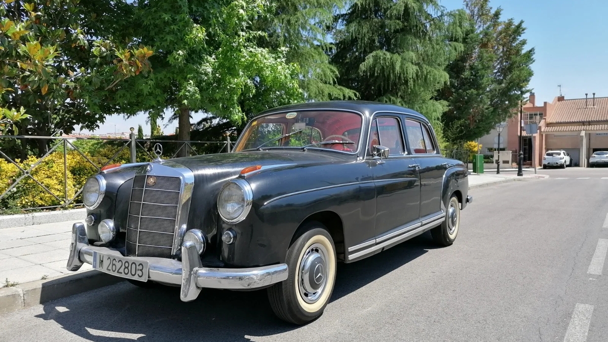 Mercedes 220S Ponton | Mercedes-Benz | Madrid | Ad gallery (SEO) | 3