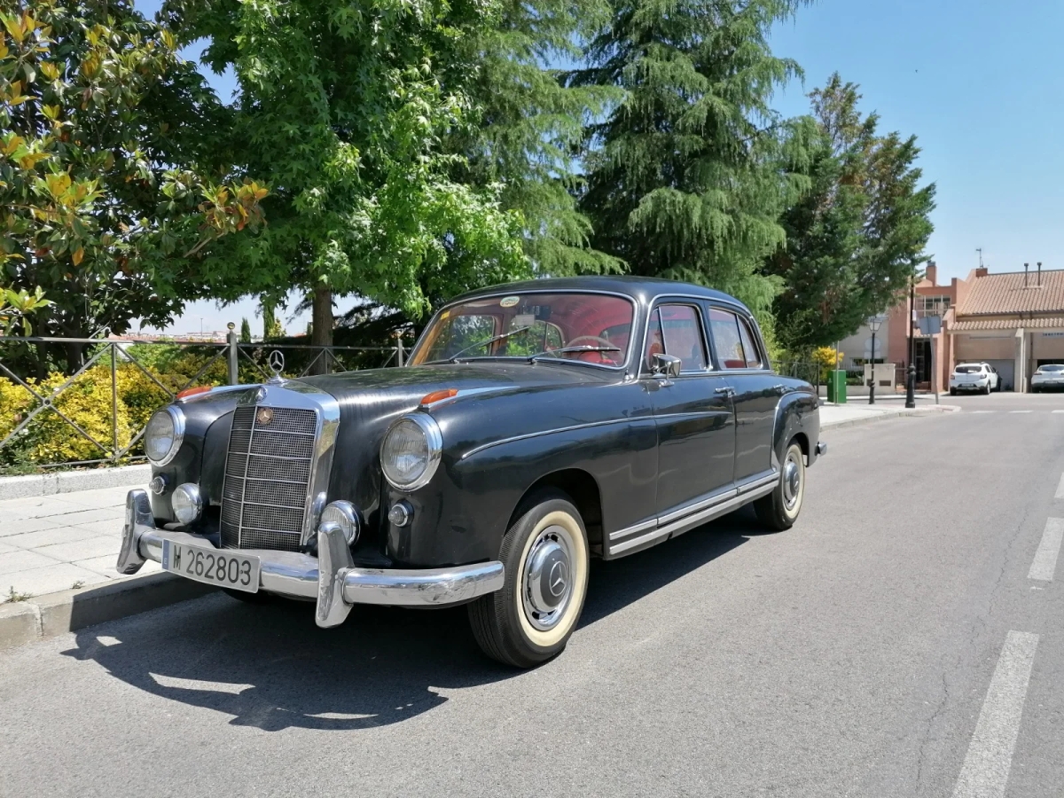 Mercedes 220S Ponton | Mercedes-Benz | Madrid | Ad gallery (SEO) | 2