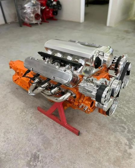 High Performance V8 Engine with Automatic Transmission | Machine-building equipment | Dudelange | 1