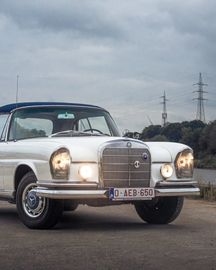 Mercedes-Benz 220 SE
