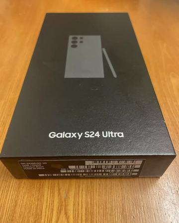 Samsung Galaxy S24 Ultra 5G 512GB Samsung Galaxy Z Flip6 5G 512GB