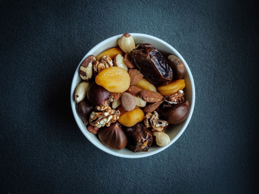 Mélange de noix, amandes et fruits secs pour l'alimentation en randonnée