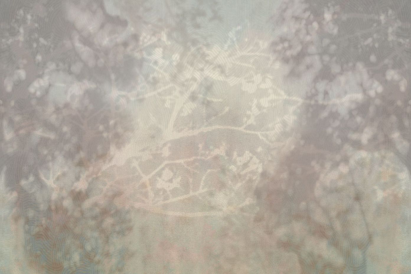 Dreamshade behang met zachte tinten jungle motief voor moderne woonkamer.