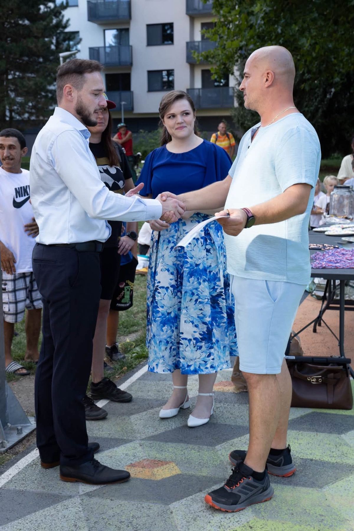 Park pred ZŠ/MŠ Dolinského v Priekope