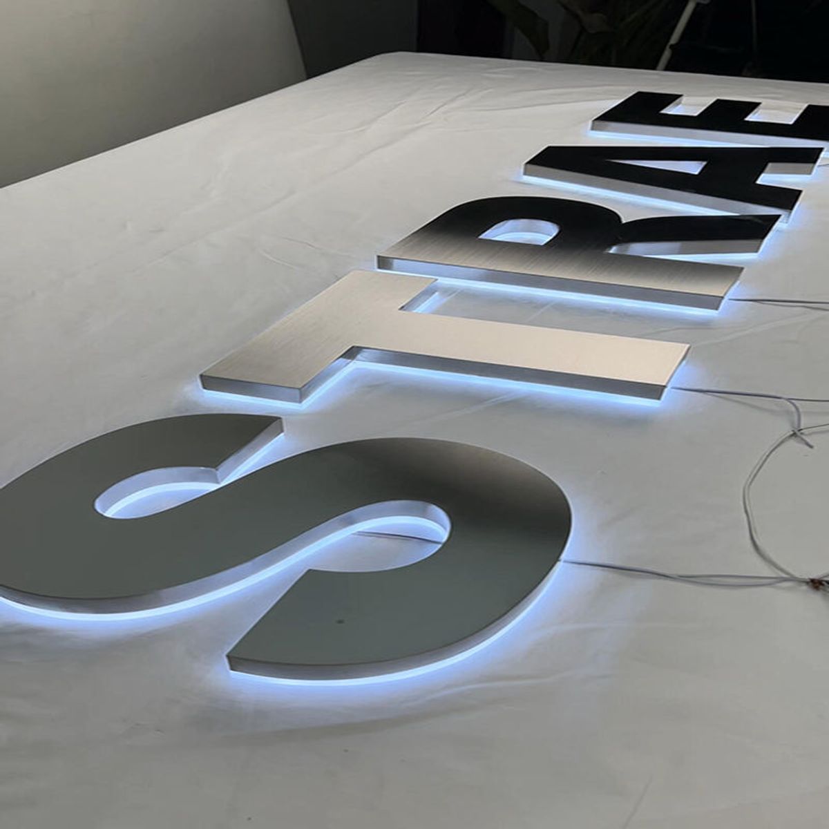 Custom 3D LED Backlit Letters for Outdoor Advertising Shops LED Illuminated Letters for Commercial Signage