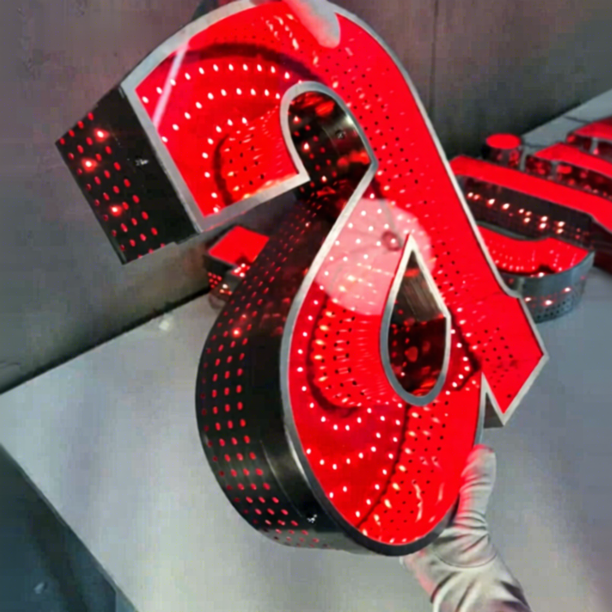 Custom Neon Lighted Letter Billboards Acrylic 3D Light Letters for Outdoor Storefront Signage Lighting Manufacturer