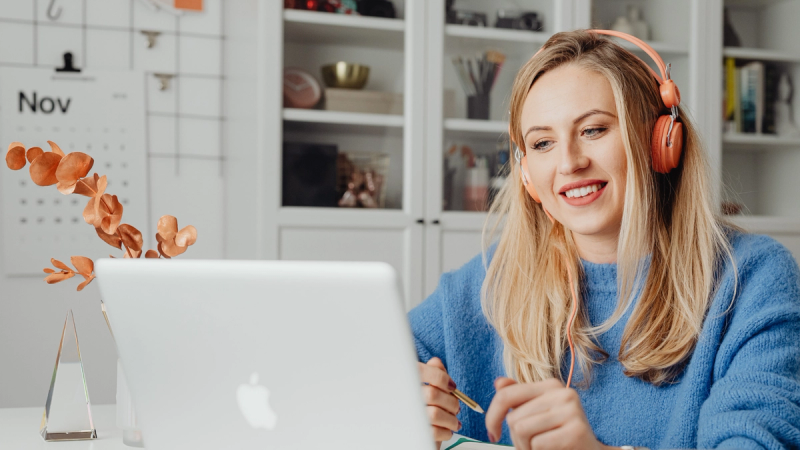 How a Virtual Assistant Can Help SMEs Save 20+ Hours of Work Every Week 