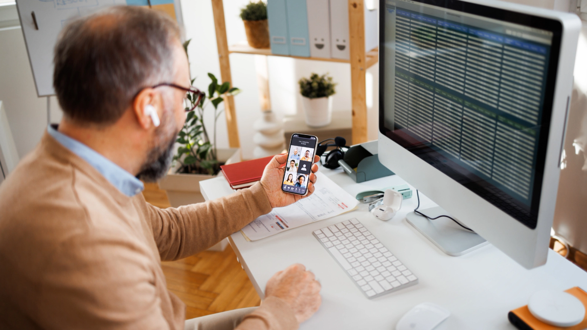 Which Tasks Every Small Business Owner in Australia Should Outsource First to Save More Time 