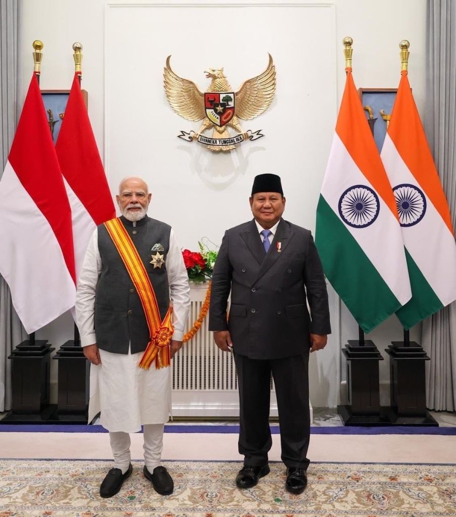 Prime Minister Narendra Modi and President Prabowo Subianto standing with national flags